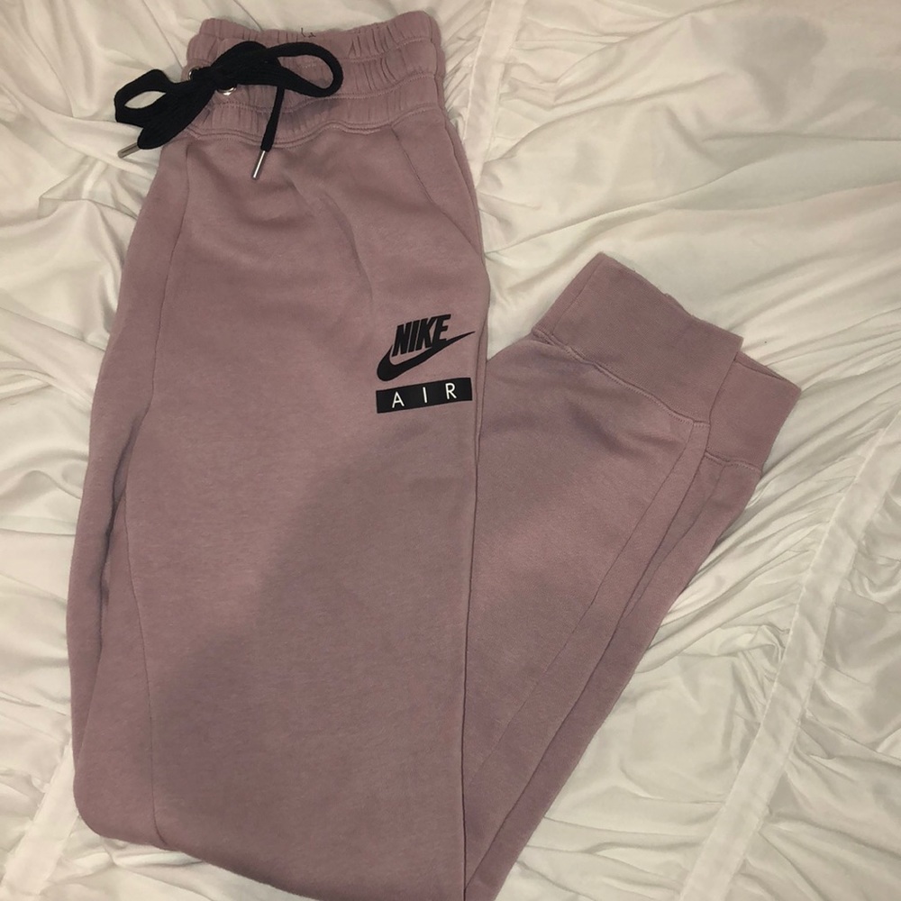 NWOT Nike joggers